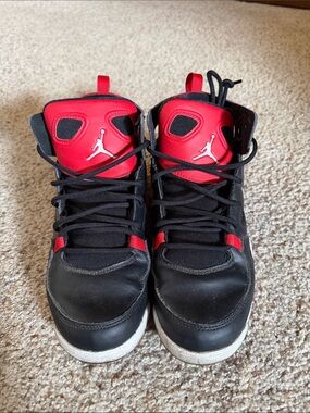 Jordan Kids big boys 5.5 Black and Red High-Top Sneakers